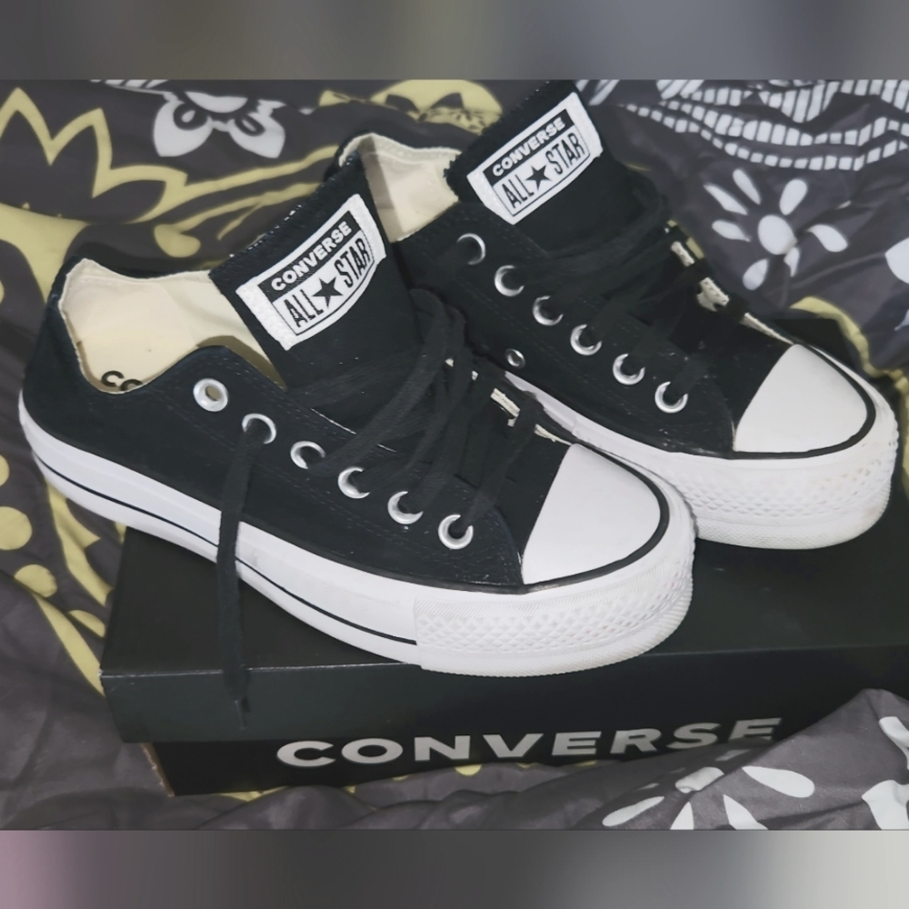 Size 5 Women's Converse